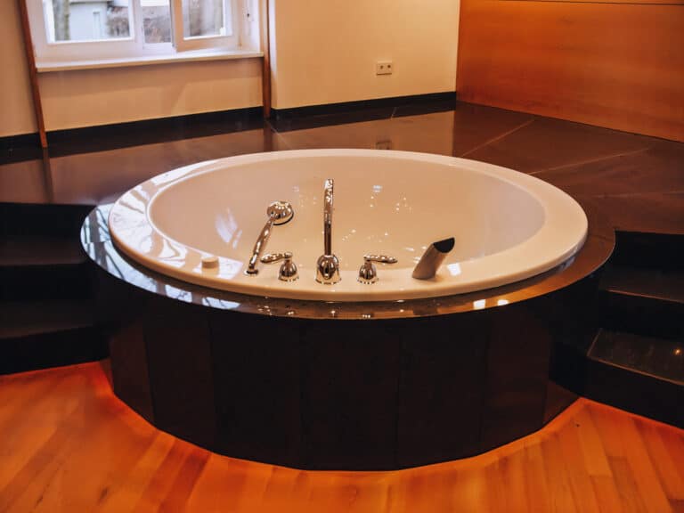 Badewanne aus Naturstein Nero Impala