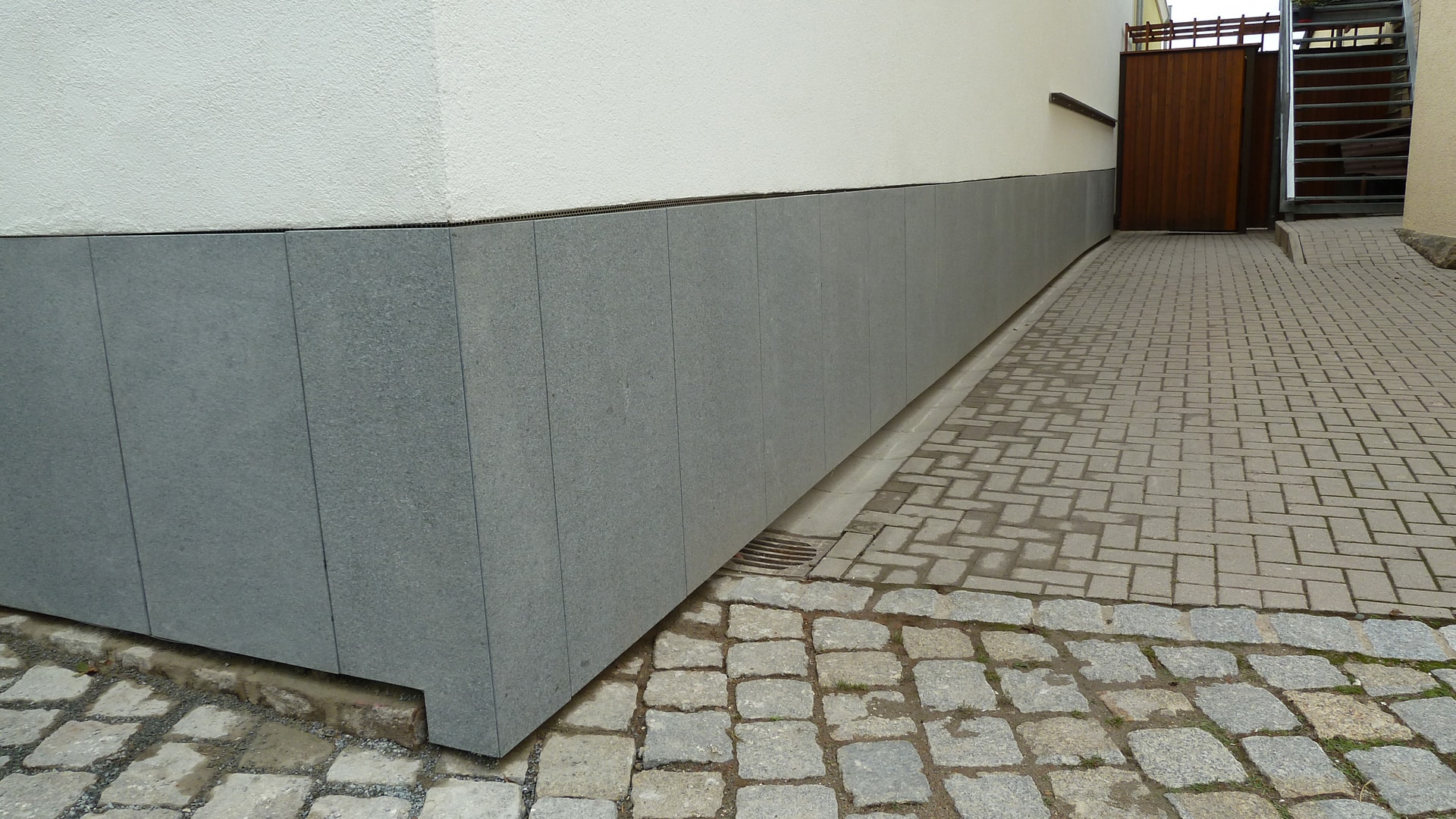 Fassadenverkleidung aus Granit