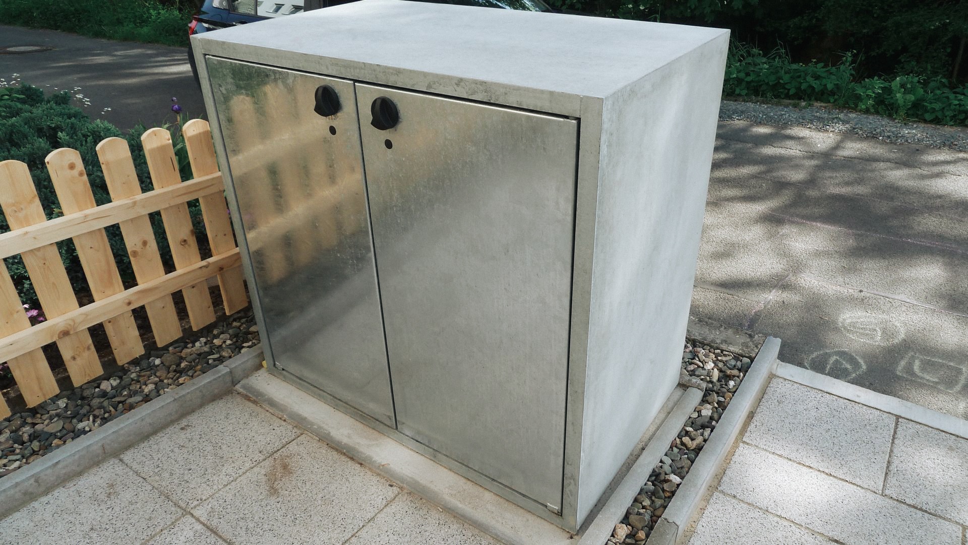 Müllschrank Klassik 1202 Sichtbeton verzinkt