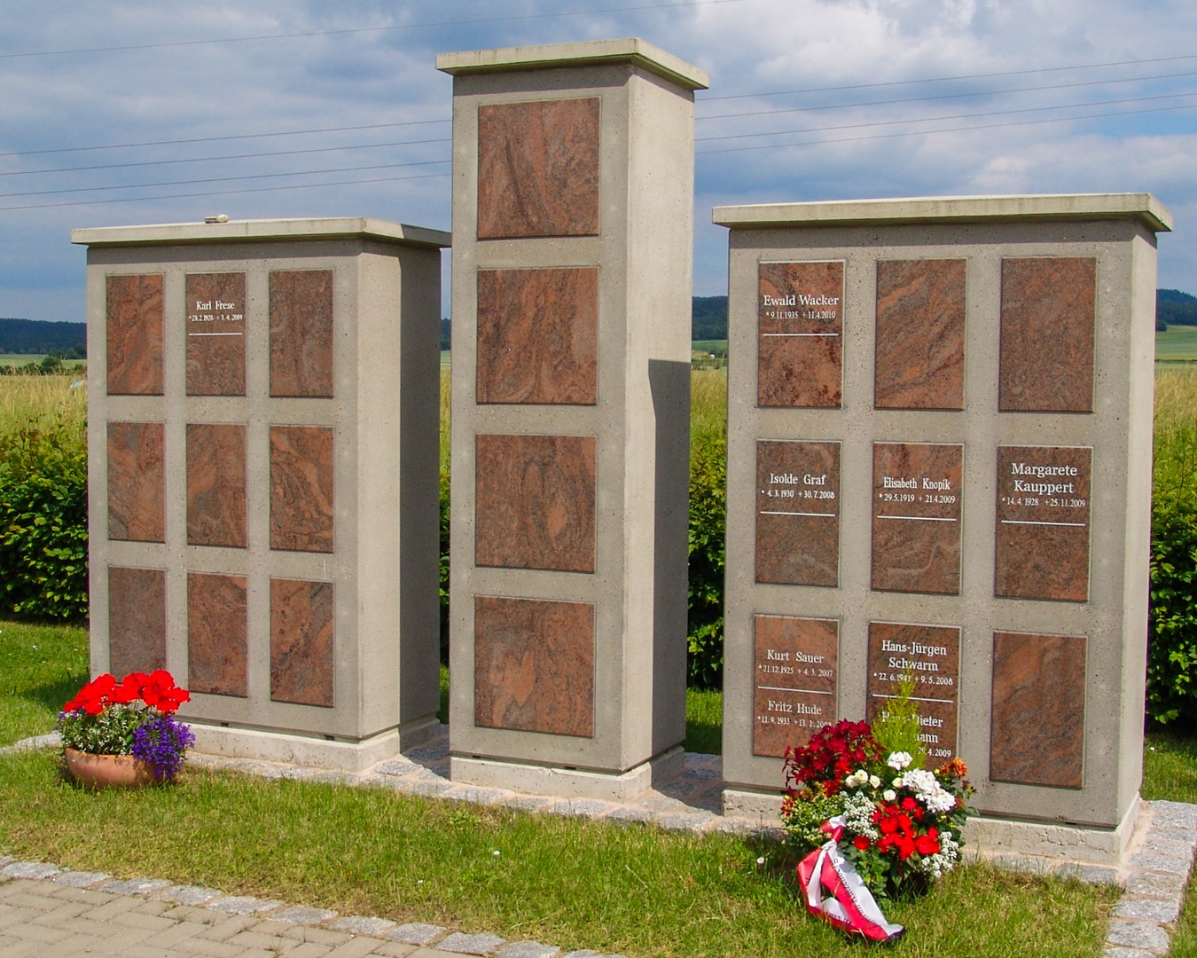 Urnenwand aus Beton