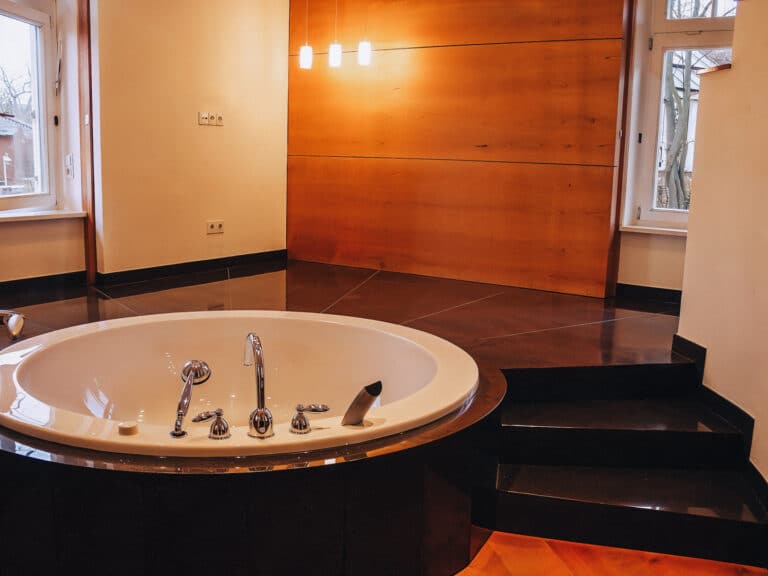 Badewanne aus Naturstein Nero Impala