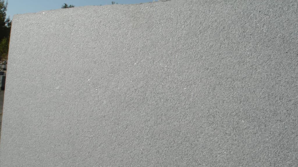 G603 Light Grey geflammt