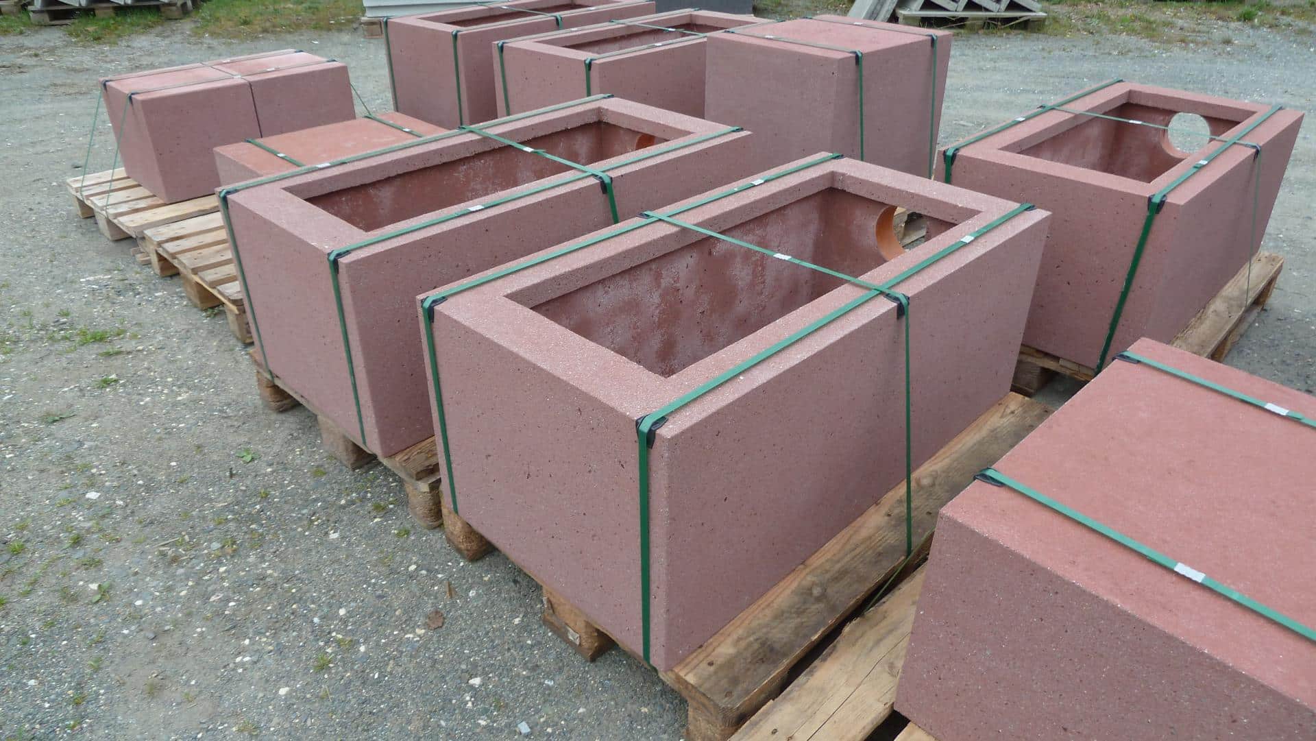 Wassertrog Beton-rot sandgestrahlt